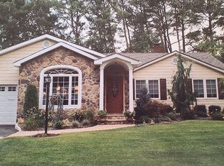 63 Warwick Cir, Springfield, NJ 07081