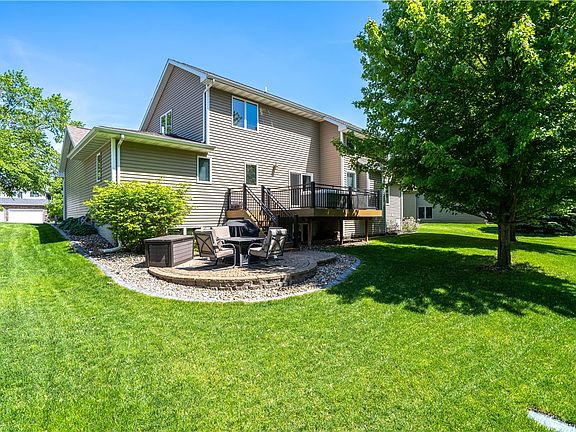 4th image of 2320 SW Woodland Ct