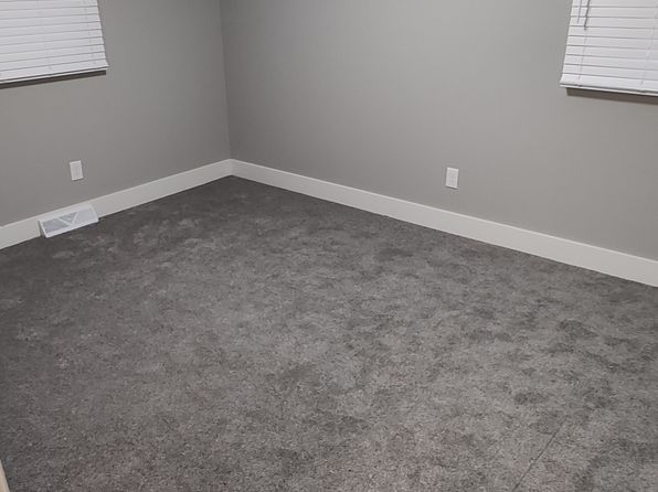 2712 Rosewood St, Jenison, MI 49428