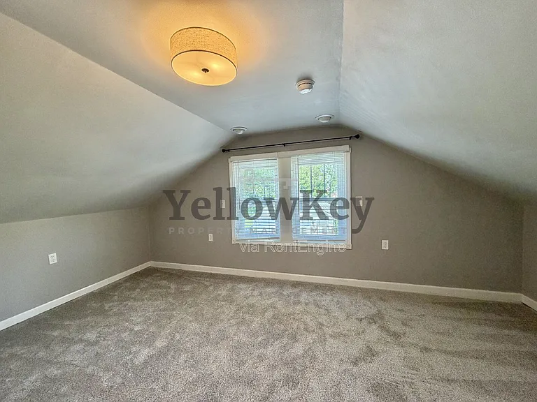 376 Hill Ave — Photo 16