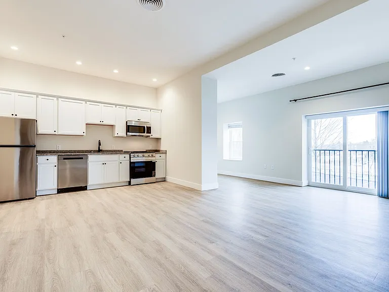 NOW LEASING - GALLERY GARDEN APTS — Photo 6