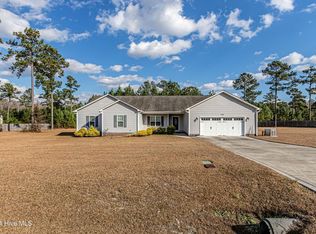 110 Ridgepath Ln, Hubert, NC 28539