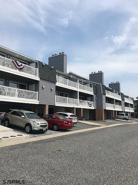 1st image of 823 Periwinkle Dr #823