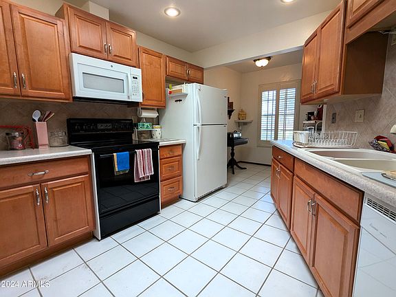 3rd image of 17465 N 105TH Avenue