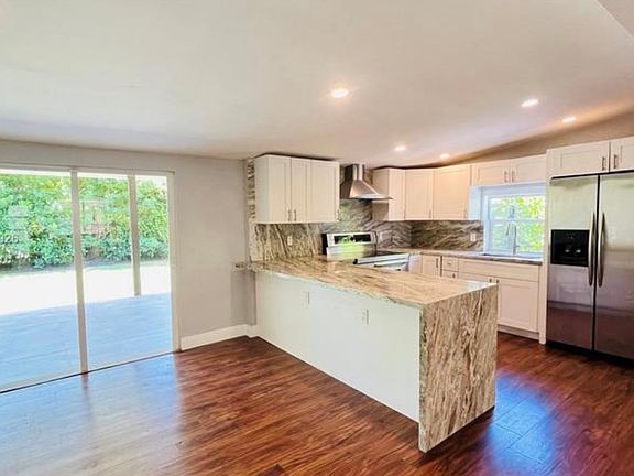 5th image of 2250 SW 23rd St #1