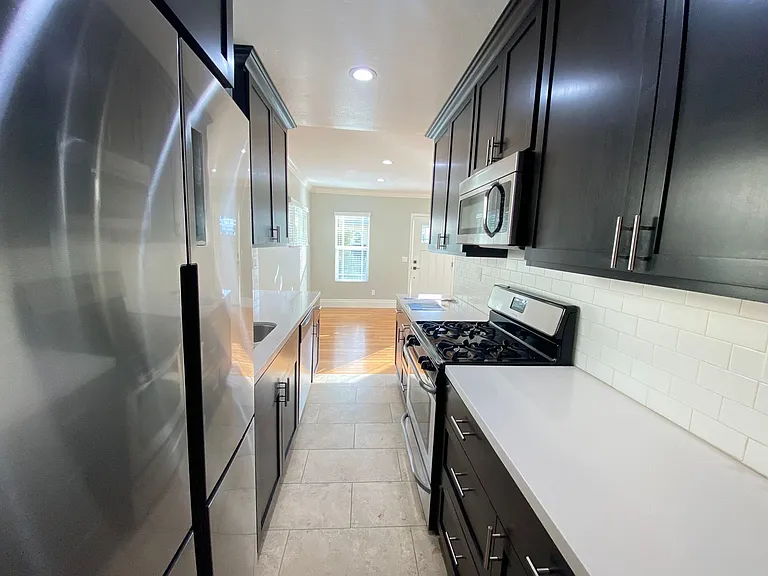 1BD/1BA Cottage Home at B Street Bungalows Modern Luxury Meets Mission Style Charm! — Photo 11
