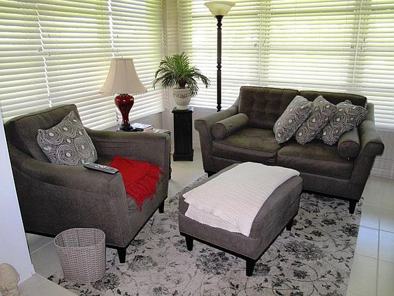 Enclosed Florida room under air (1)