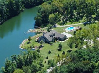 18833 E Wild Wood Rd, Farmington, IL 61531