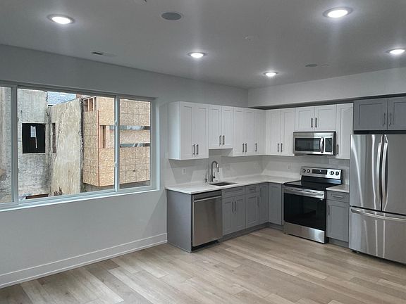3rd image of 2156 N Darien St Unit 2