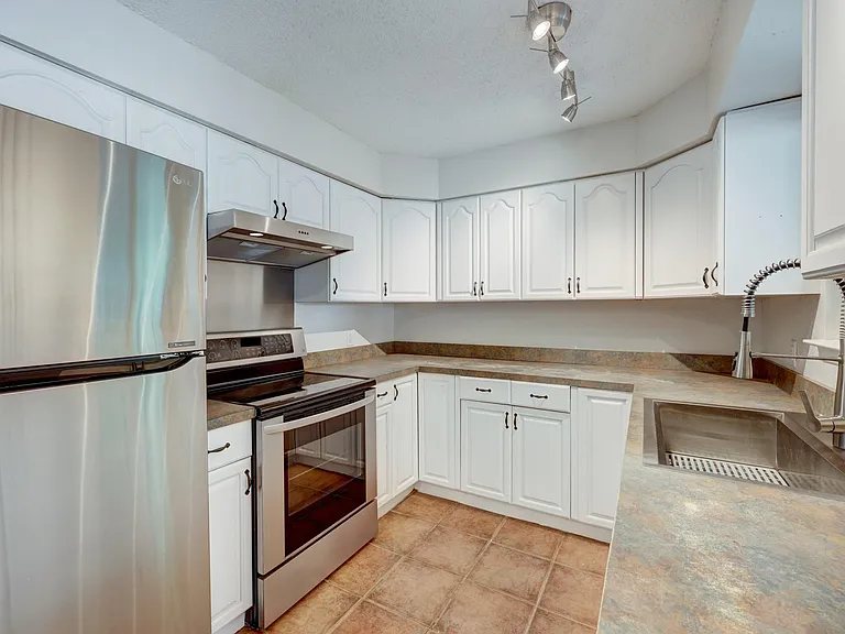 7120 Carwill Dr — Photo 9