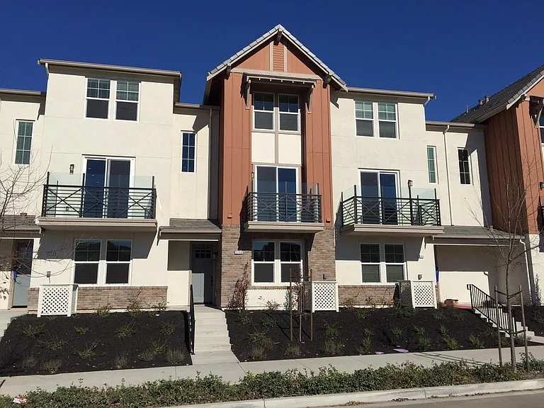 2205 Central Pkwy — Photo 2