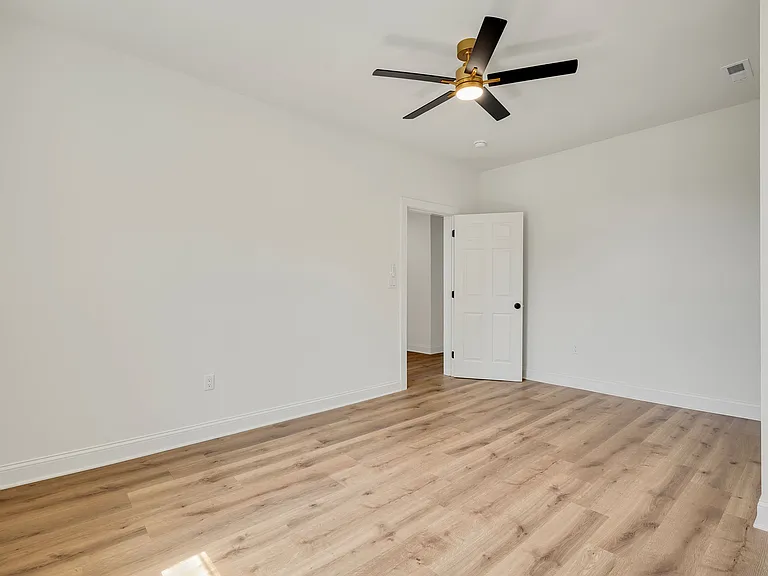 512 Bancroft Ave — Photo 30