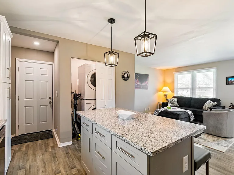 2706 Combs Dr — Photo 6