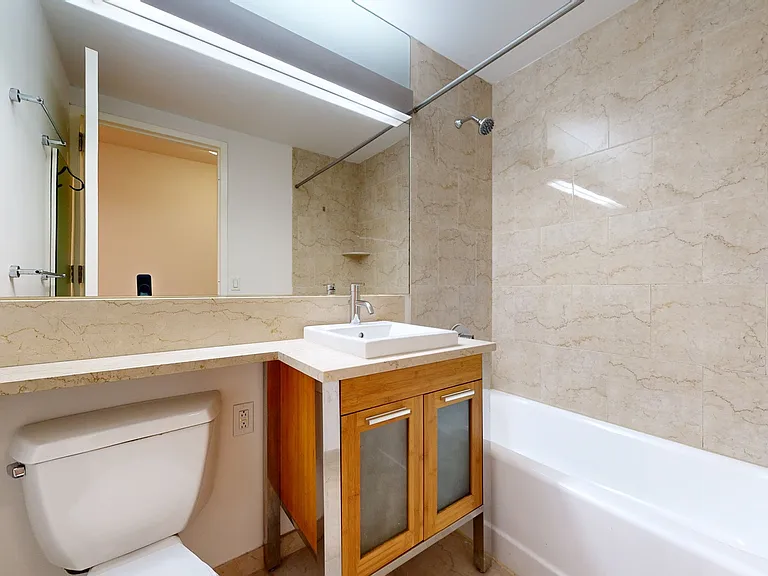 10 Hanover Square — Photo 136
