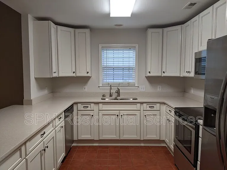 514 Foxwood Ln — Photo 6