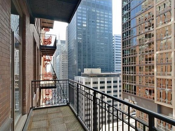 4th image of 212 W Washington St APT 905