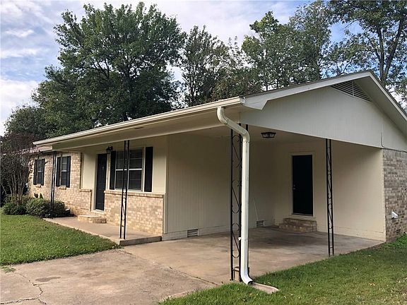 3rd image of 303 Lincoln Dr