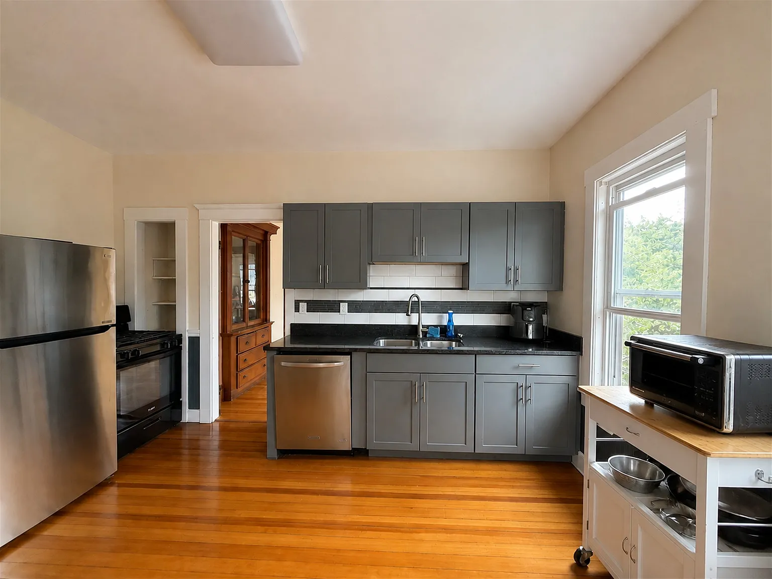 4 bed, 1650 sqft, $3,900 — Photo 3