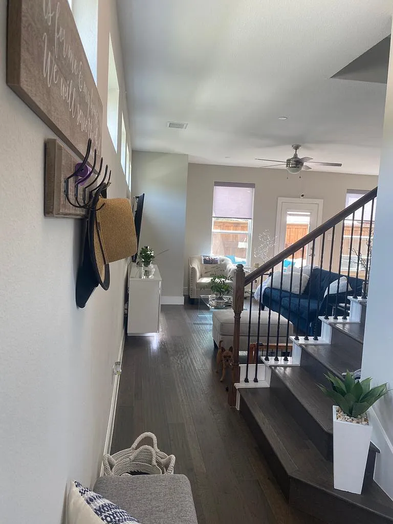 2129 Lovedale Ave — Photo 3