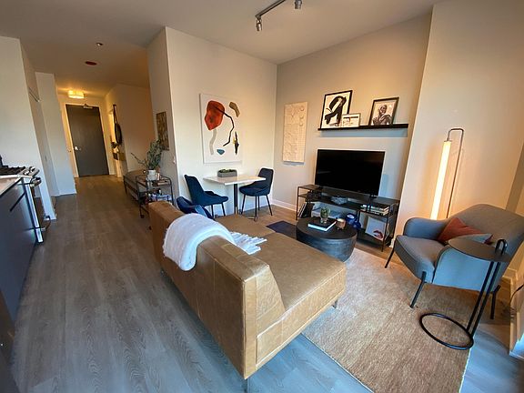 5th image of 816 N May St #605