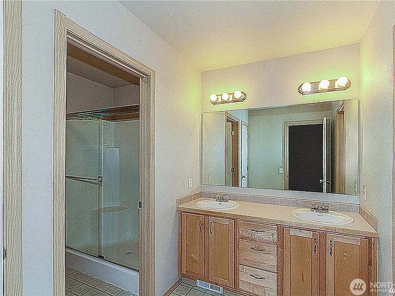 2422 Stafford Way — Photo 13