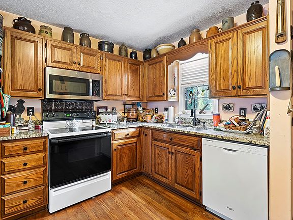 4th image of 115 Cobblestone Ln