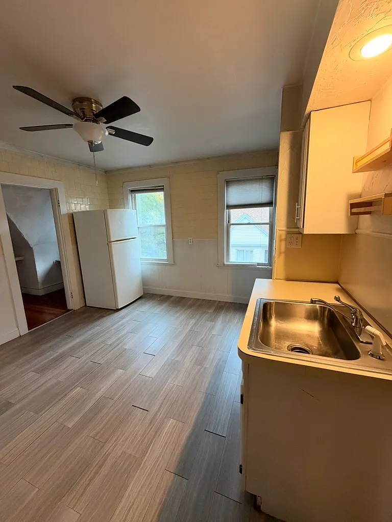 2 bed, 850 sqft, $2,000 — Photo 4