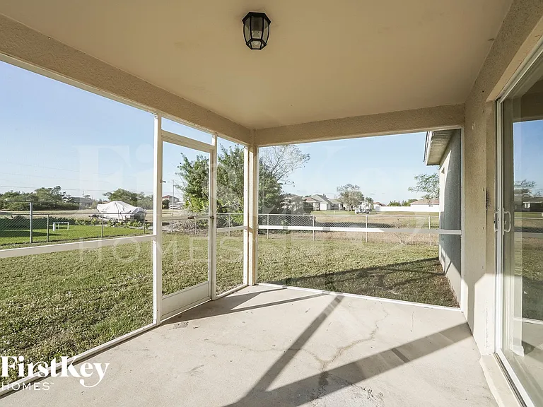 1702 NW 18th St — Photo 14