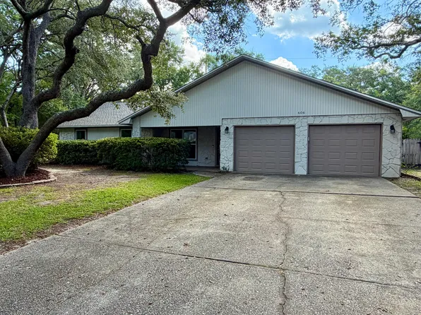 606 Greenwood Cv E, Niceville, FL 32578