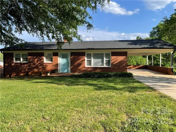 210 Stacy St, Morganton, NC 28655