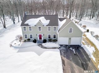 23 Neville St, Coventry, CT 06238