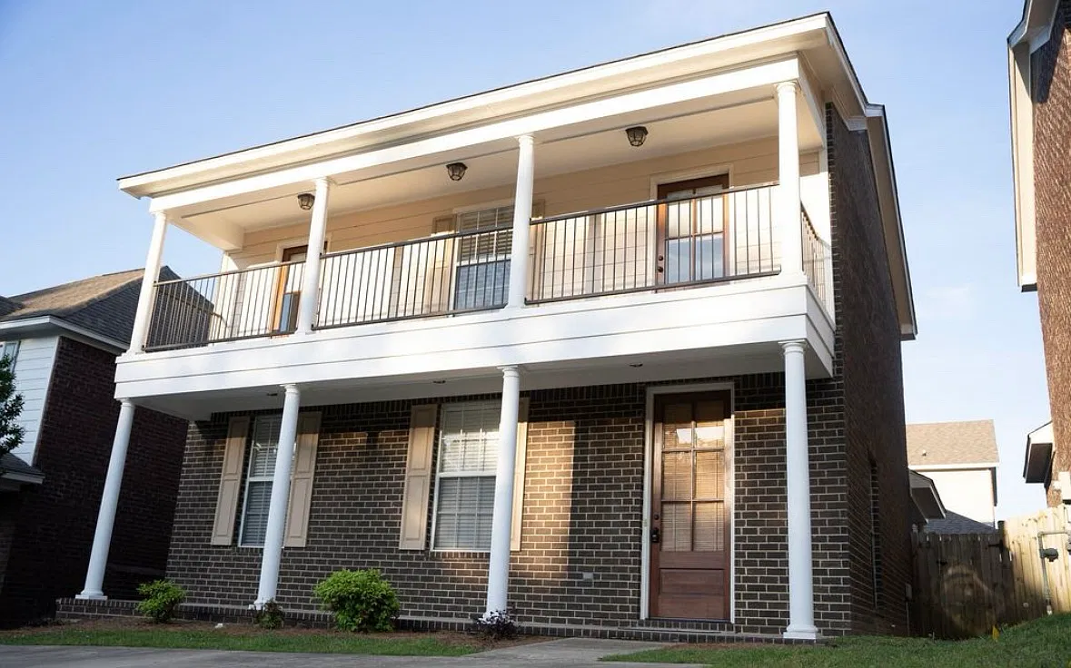 3 bed, 1716 sqft, $2,800 — Photo 1