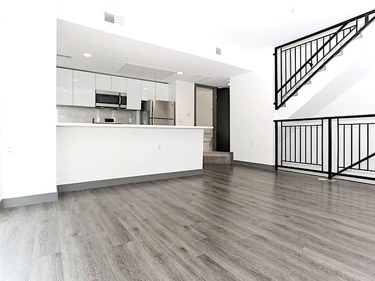 8748 Reading Ave — Photo 6