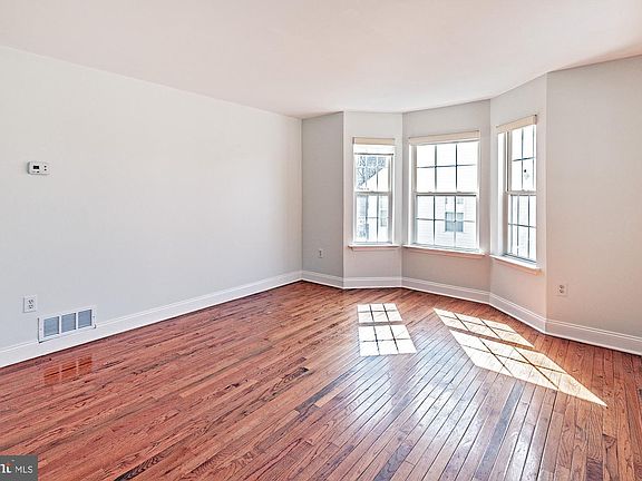 3rd image of 338 Schafer Blvd