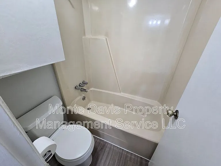 513 S Park Dr #201 — Photo 19