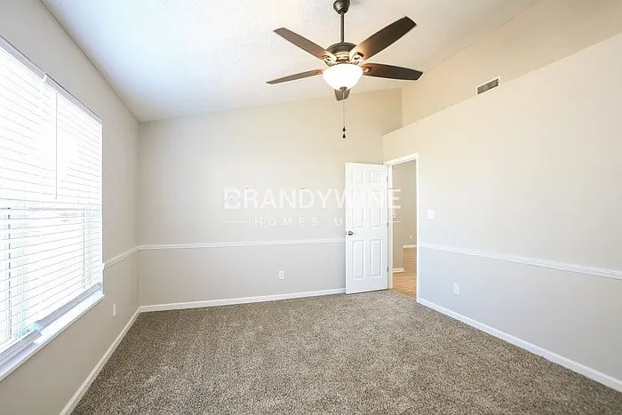3236 Weller Dr — Photo 12