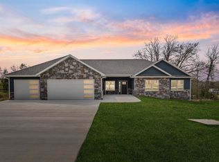 17373 Dayflower St, Dubuque, IA 52001