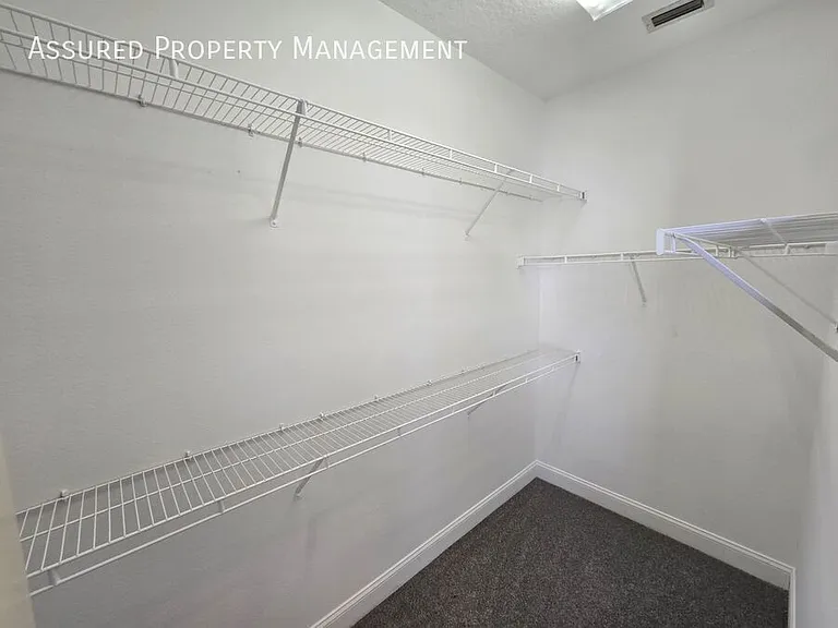 112 E Esther St — Photo 20