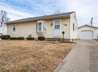 8 4th Dr, Decatur, IL 62521