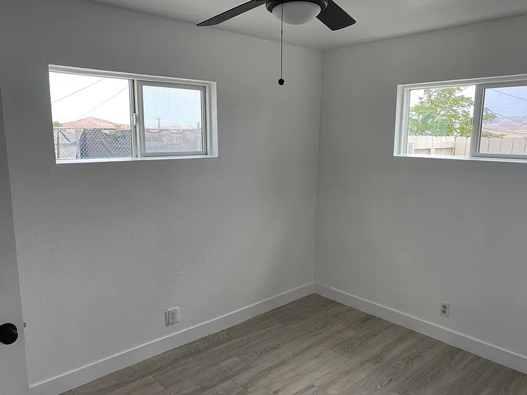 312-314 Maxine Ave — Photo 6