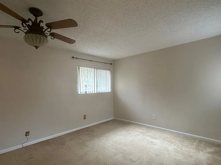 1532 N Carolwood Blvd — Photo 44