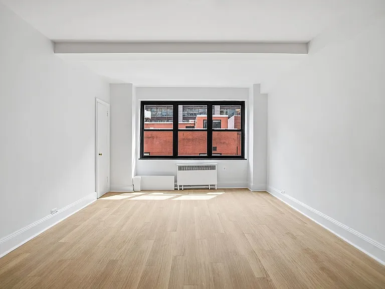 310 E 44th St #819 — Photo 3