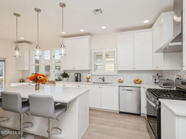 19 Longdenville Street, Toms River, NJ 08757