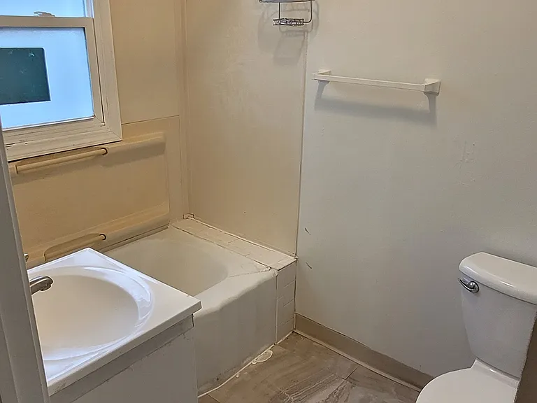312 Burr St — Photo 6