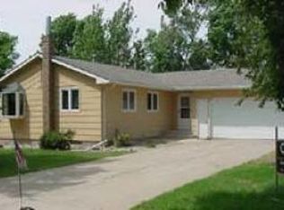 1409 N Maple St, Watertown, SD 57201