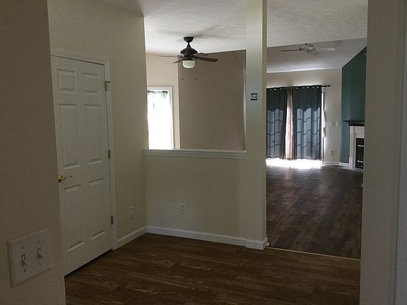 Foyer/dining room/livingroom