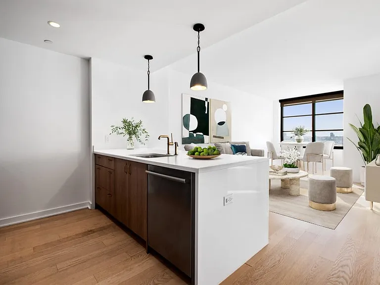 515 W 38th St #24F — Photo 1