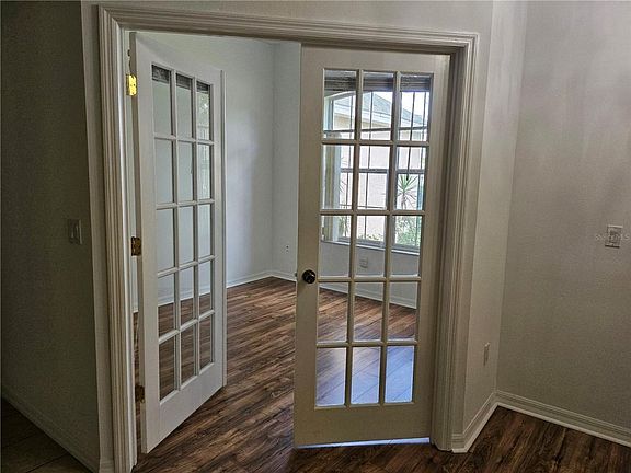 5th image of 65 Columbia Ln