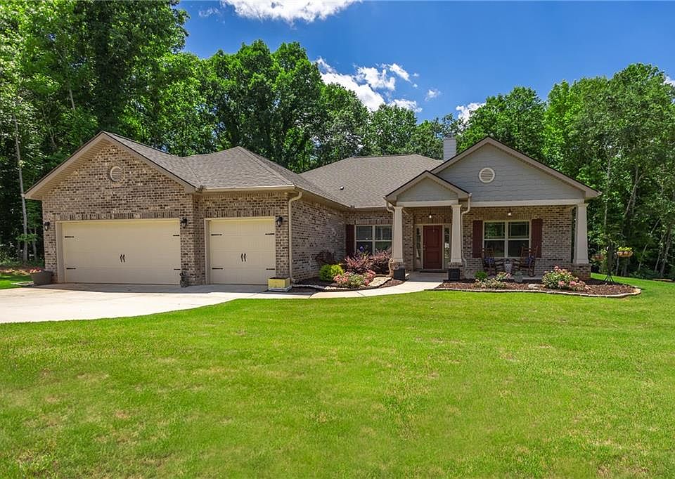 1st image of 445 River Mansion Dr