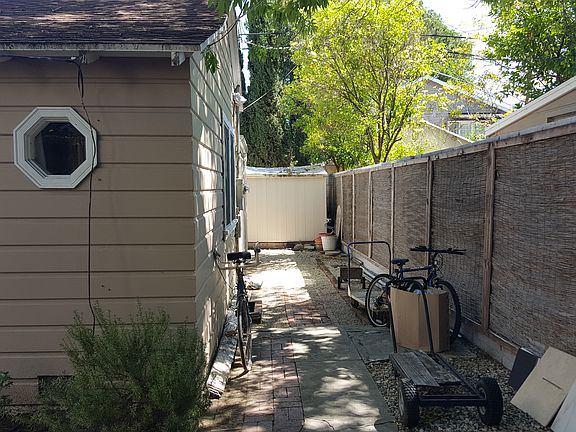4th image of 4312 Troost Ave